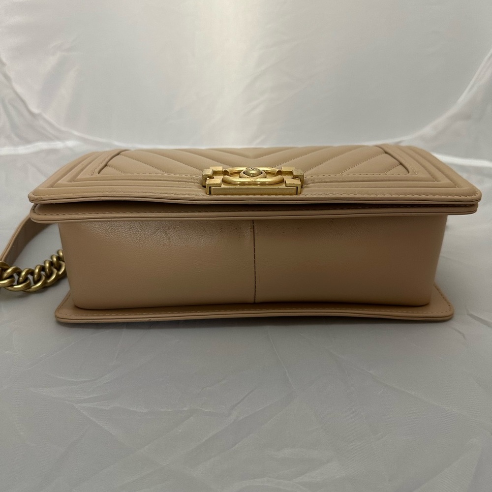 CHANEL Beige Quilted Boy Flap Bag with Gold Hardware - Picture 4 of 11